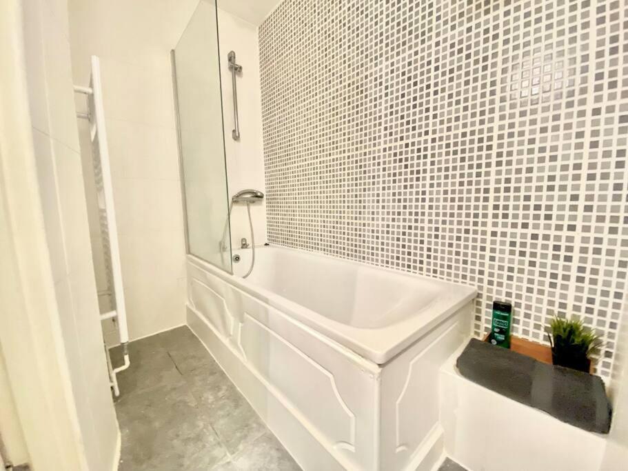 ロンドンCharming Gem II 2Bd 2Ba Retreatアパートメント エクステリア 写真